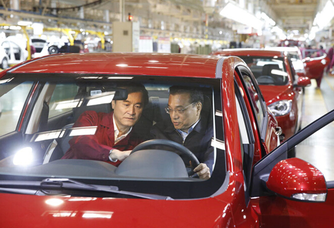 李克強總理提出以新能源汽車破題詳解“新經濟”，相關產業將受益