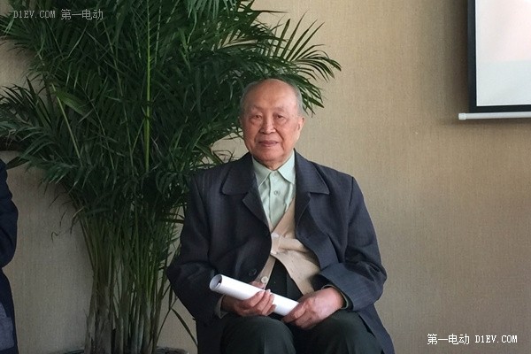 專家觀點：暫停三元鋰電池合理，石墨烯炒作過度