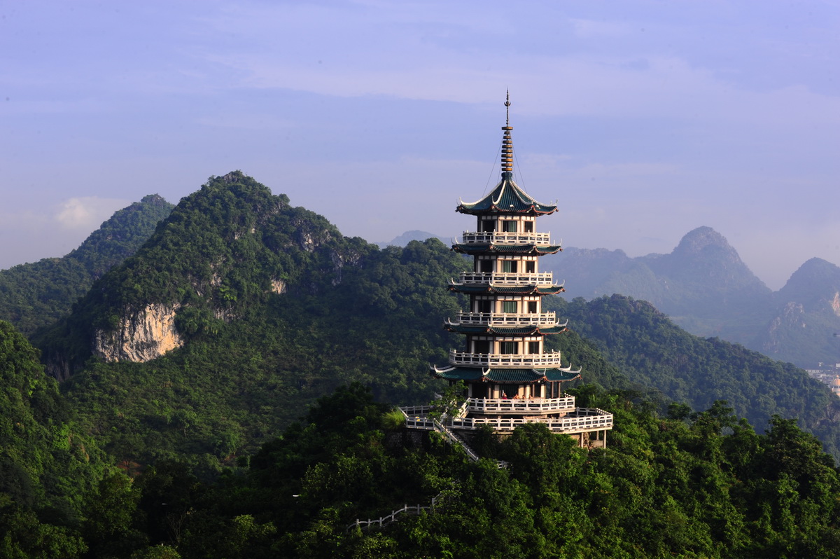 廣西平果縣（鋁土礦、石灰石）