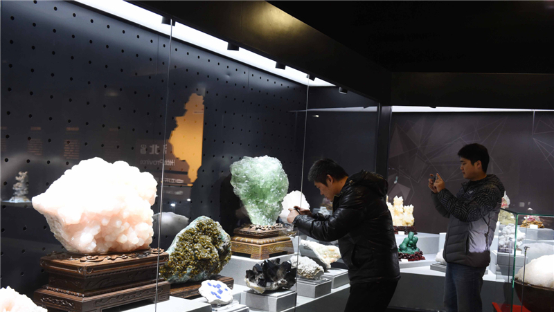 河北省地質(zhì)博物館開(kāi)館，專(zhuān)設了礦物巖石廳