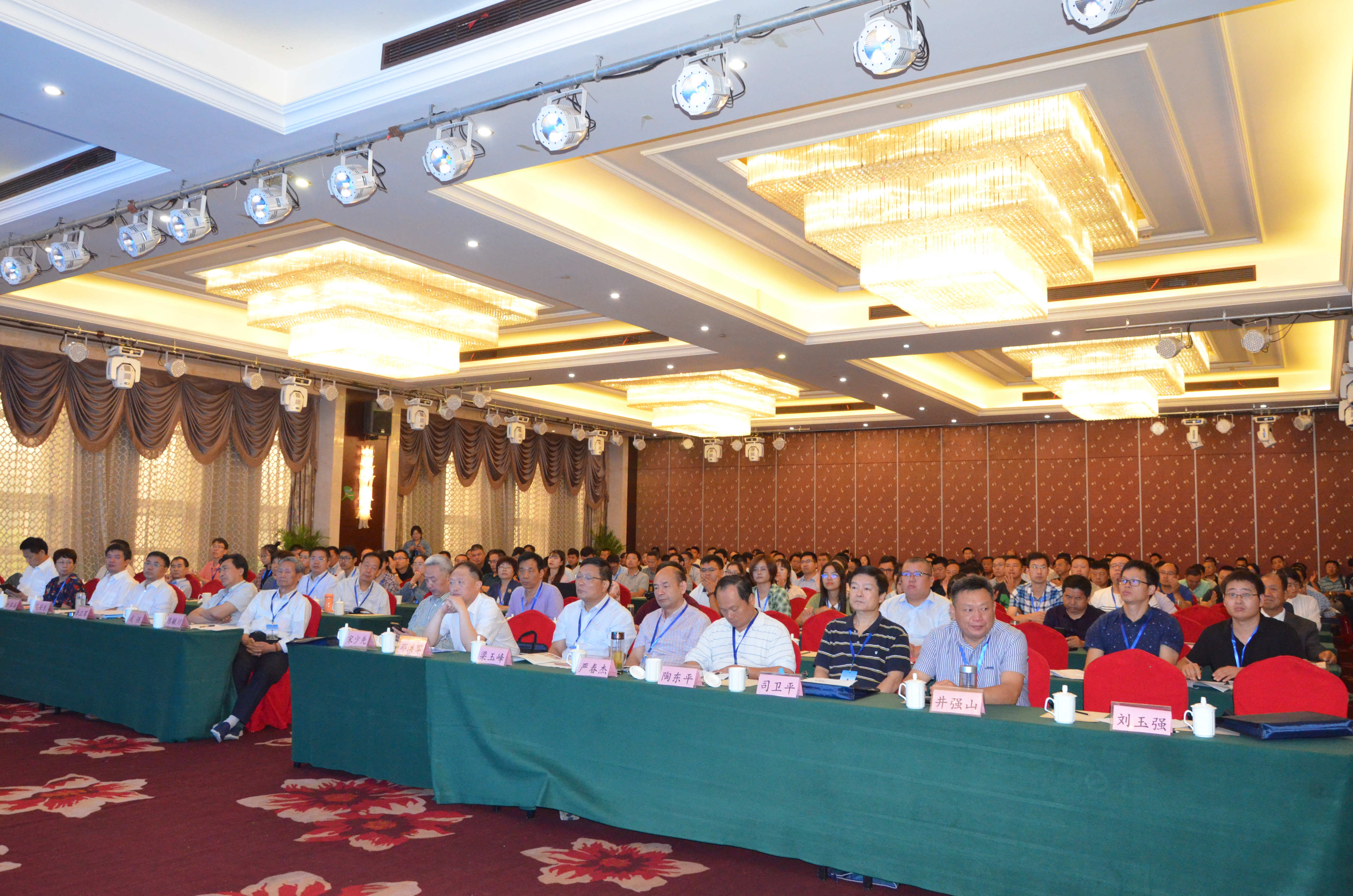 2019中國綠色礦業(yè)與非金屬材料產(chǎn)業(yè)技術(shù)發(fā)展大會(huì )在河南信陽(yáng)成功召開(kāi)！