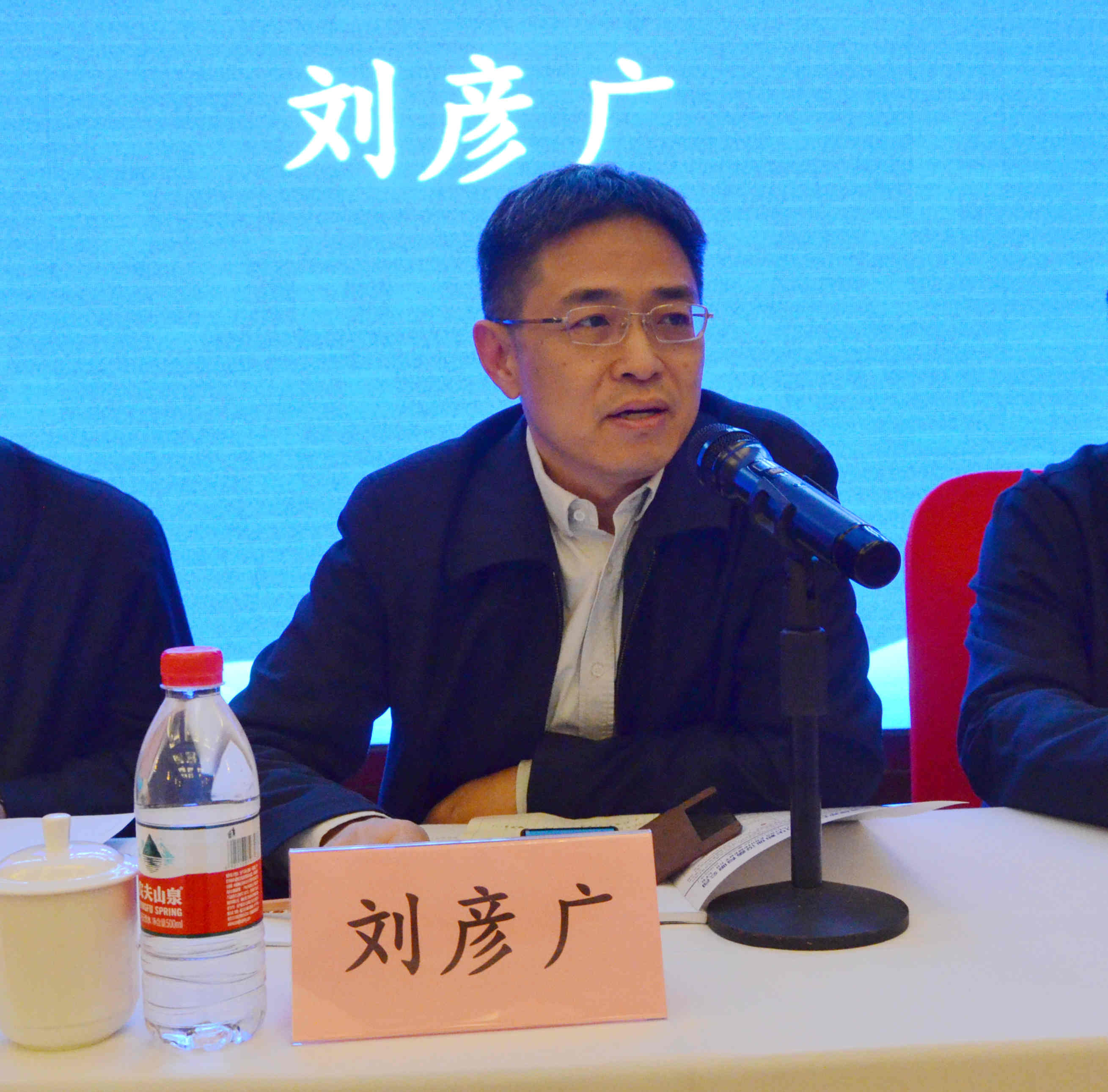 中國建材報社主編、中國綠色建材產(chǎn)業(yè)發(fā)展聯(lián)盟秘書(shū)長(cháng)劉彥廣講話(huà)