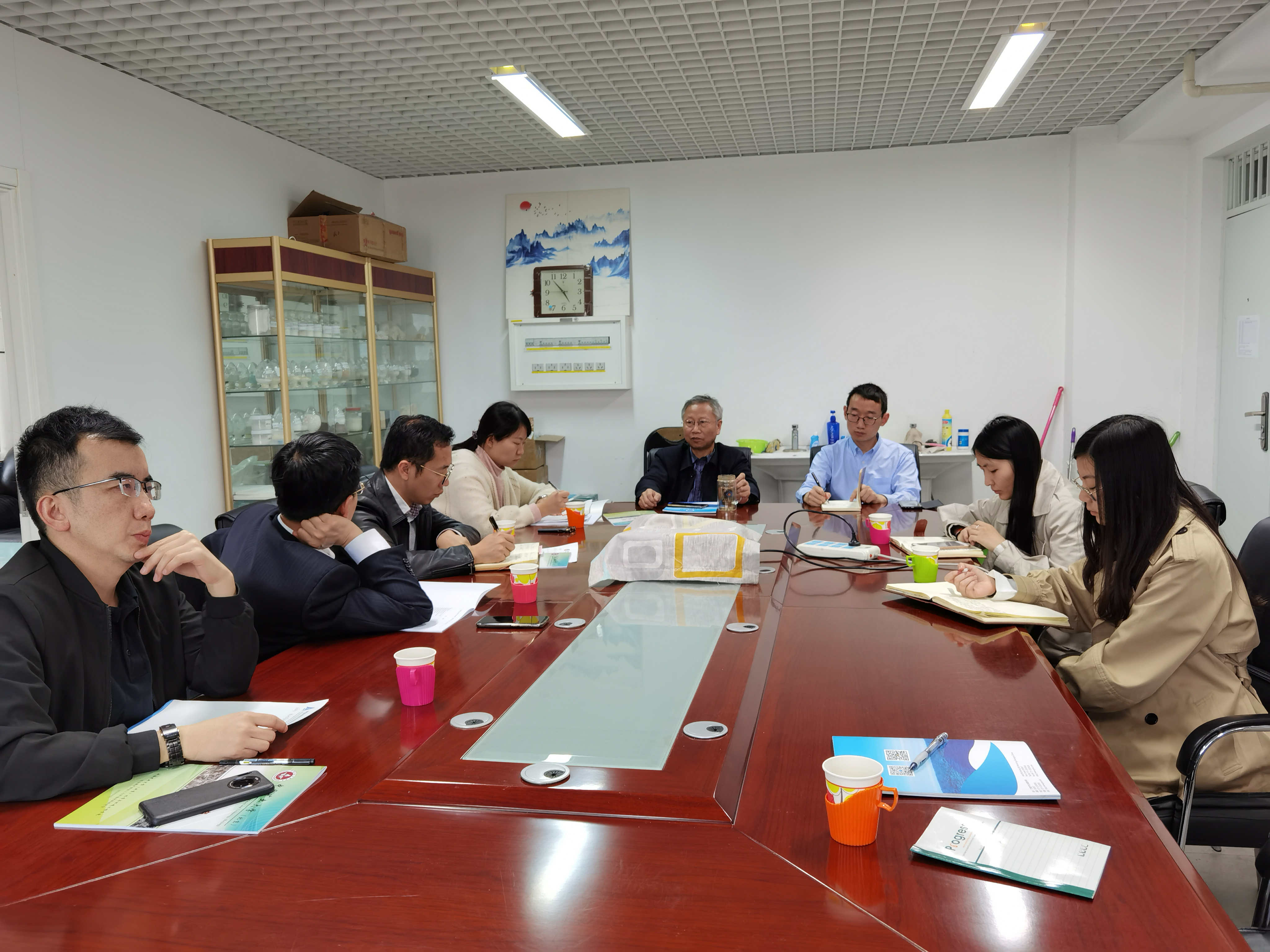 廣西科學(xué)院副院長(cháng)黃志民一行到粉體表面改性、環(huán)境礦物材料研發(fā)與應用中心、中國礦大考察調研