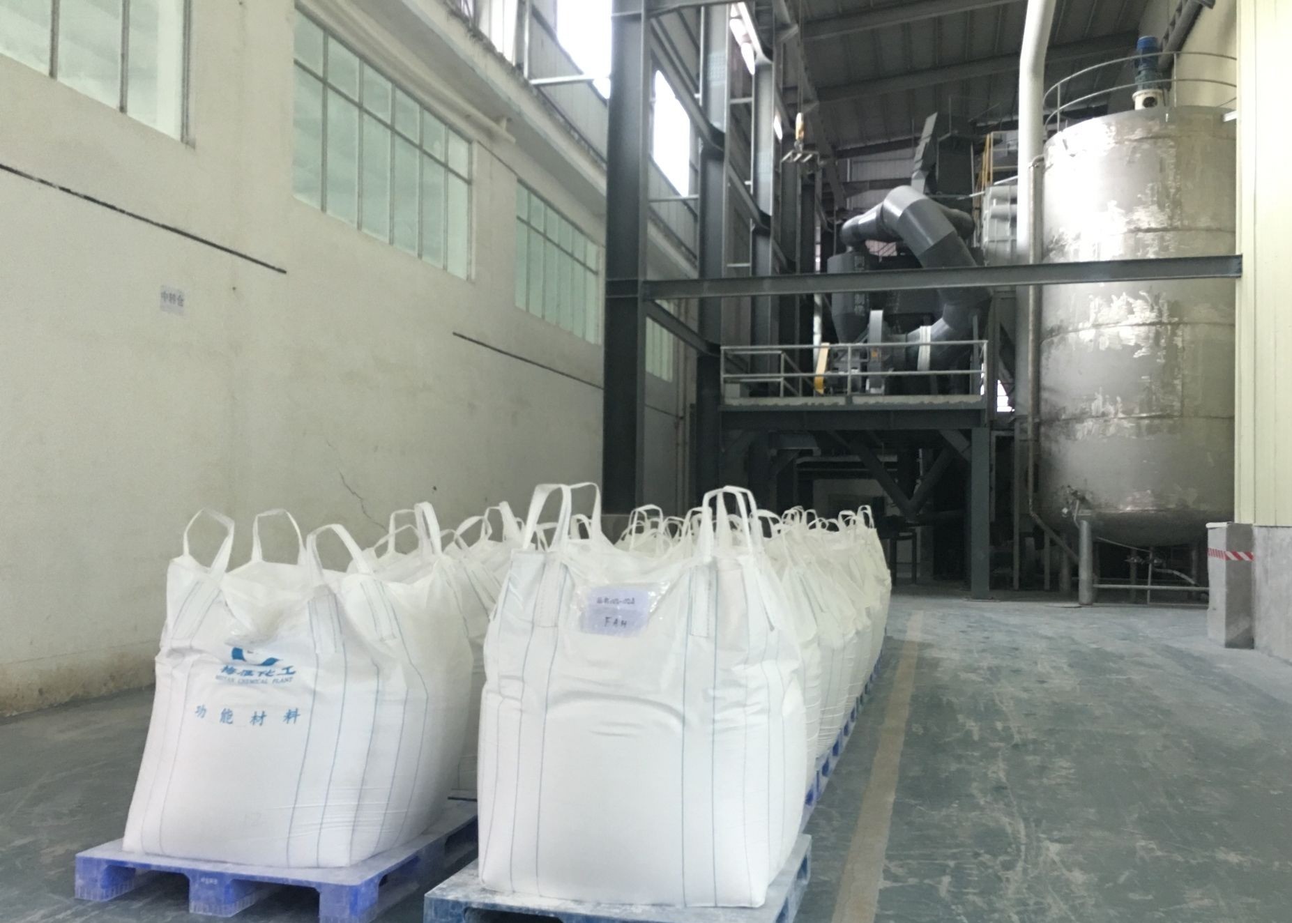 廣東翔龍科技年產3萬噸亞微米重鈣及5萬噸功能母粒生產線試產 　　