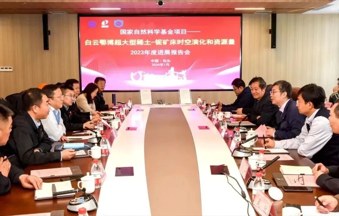 全球首次！內蒙古白云鄂博發(fā)現重稀土新礦物——白云釔鋇礦 　　