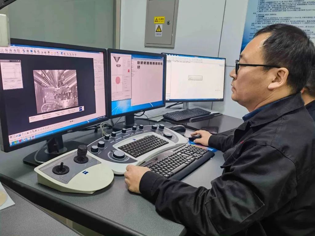 全球首次！內蒙古白云鄂博發(fā)現重稀土新礦物——白云釔鋇礦 　　