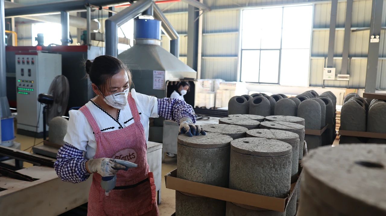 湖北谷城：硅尾礦變耐火材料，拼出十億產業版圖  